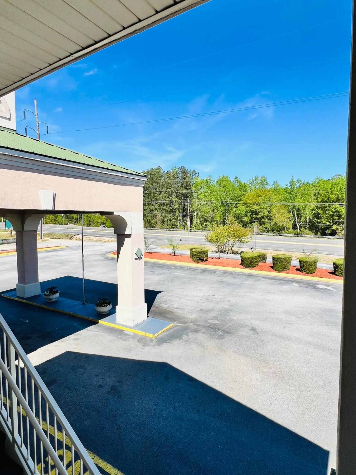 Country Hearth Inn & Suites Augusta Exterior photo