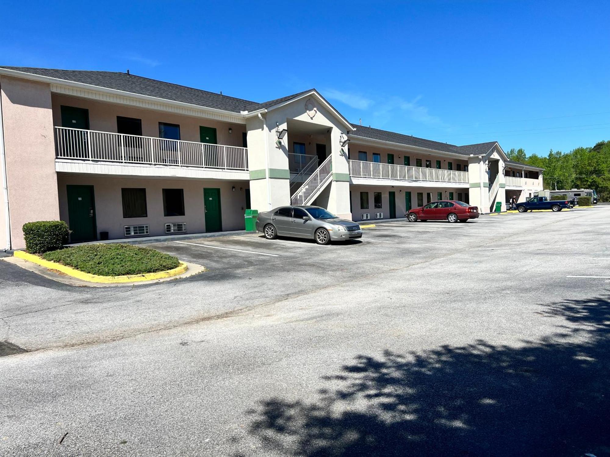 Country Hearth Inn & Suites Augusta Exterior photo