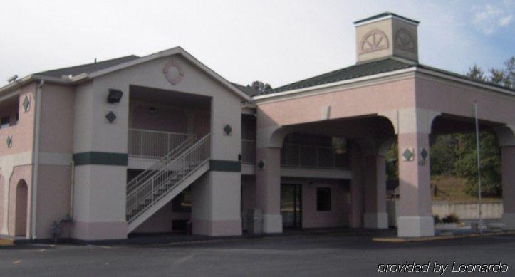 Country Hearth Inn & Suites Augusta Exterior photo