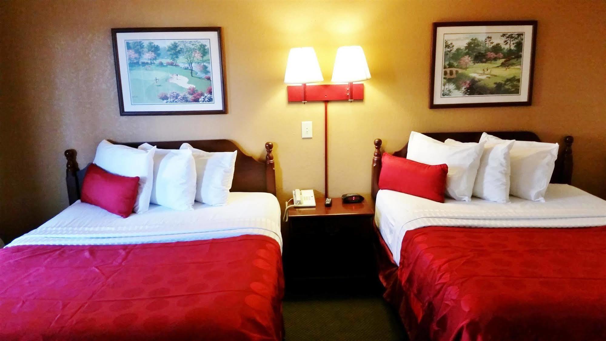 Country Hearth Inn & Suites Augusta Exterior photo